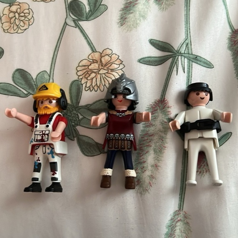 Older Playmobil figures not sure if pieces match